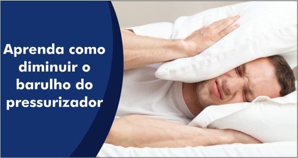 Foto demonstrativa de uma pessoa com um travesseiro na cabeça tentando dormir, mas por causa do ruído do pressurizador não consegue.