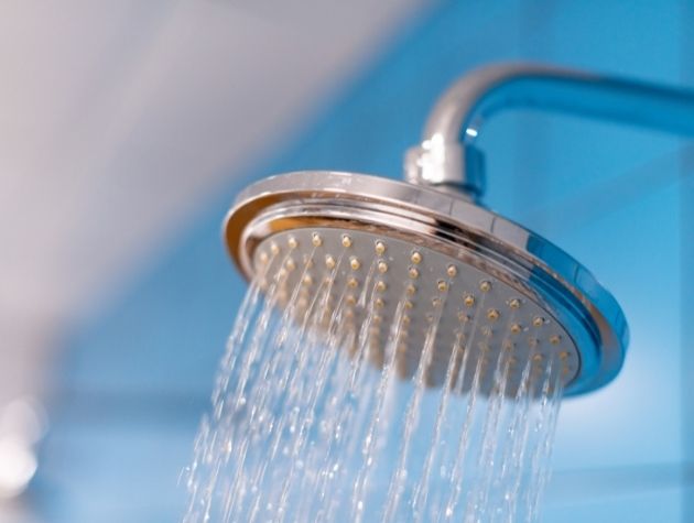 chuveiro ligado caindo água: como trocar a resistência do chuveiro