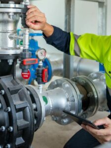 Manutenção preventiva de bombas de água em condomínios